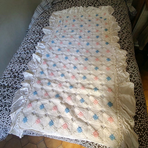 Baby Moses basket with handmade knitted blanket and booties new