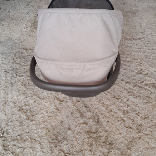 Chicco baby car seat like new