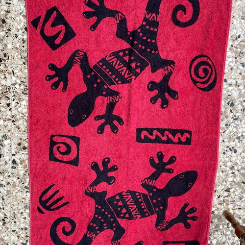 Beach towel 90x156 cm like new, 100% cotton, red with black iguana