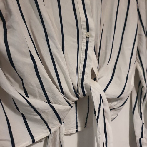 Striped shirt white with blue tie front like new, size L