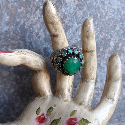 Large vintage silver ring like new with green stones, size 52