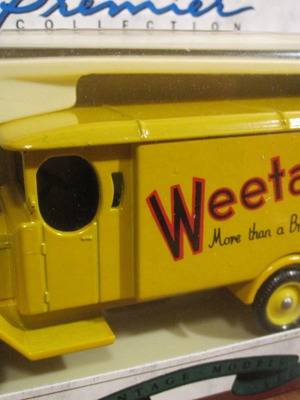 Lledo 1931 Morris Van ''Weetabix'' нов