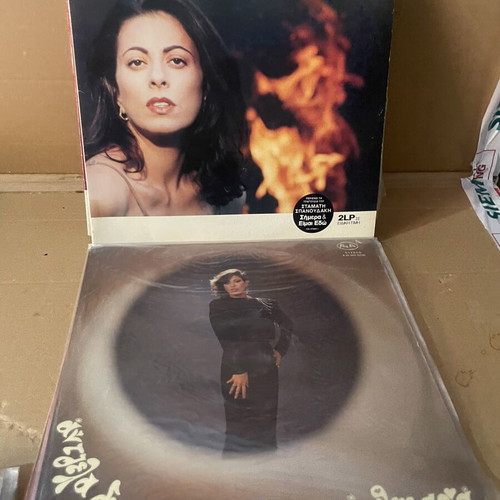 Angela Dimitriou 15 vinyl records used, laiko
