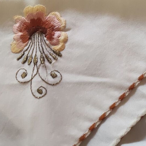 Table runner and 2 napkins used, set