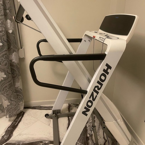 Horizon Omega treadmill in excellent condition