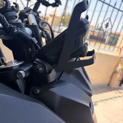 Black sport fly screen for MT7 2026 with mounts
