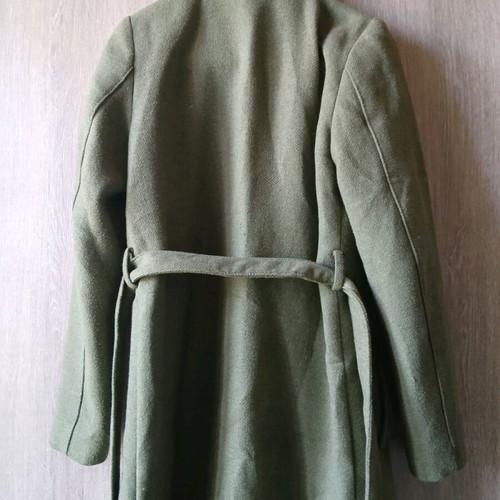 Coat like new, green, size S, with belt and 2 buttons