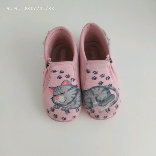 Comfy slippers used with cat design size 21 for girl
