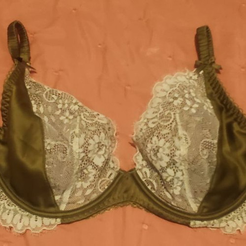 M&S Bra 32E / 70E almost unused, ideal for large bust