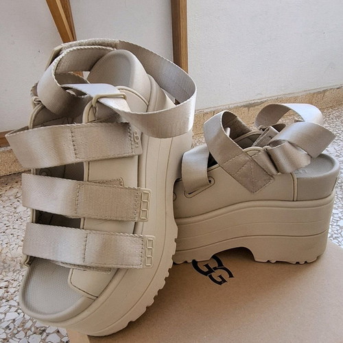Ugg Women's Platform Beige Like New