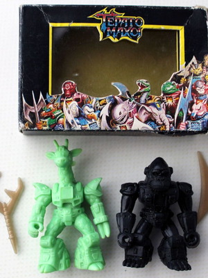 Vintage Greek Teratomachoi box with green giraffe and black gorilla like new