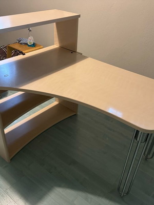 Γραφείο Neoset μεταχειρισμένο με δώρο καρέκλα