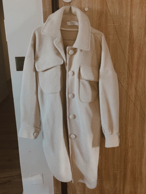 Arpyes coat size medium like new beige