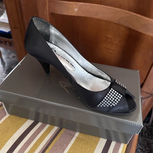 Rossi black pumps like new, size 39