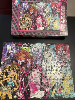 Monster High puzzle 180 pieces like new