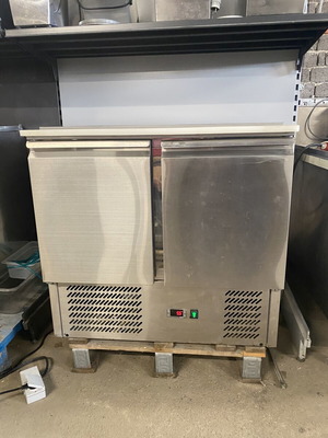 Amitek Saladette Refrigerated Table like new, professional kitchen