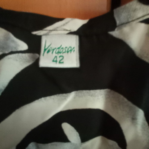 Women's sleeveless black and white viscose top size 42 like new