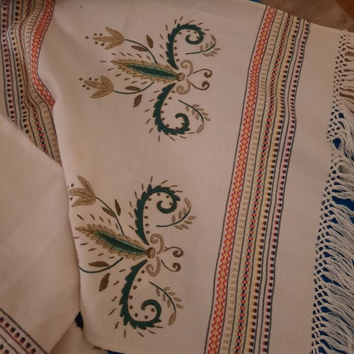 Handmade table runner set with gold thread embroidery
