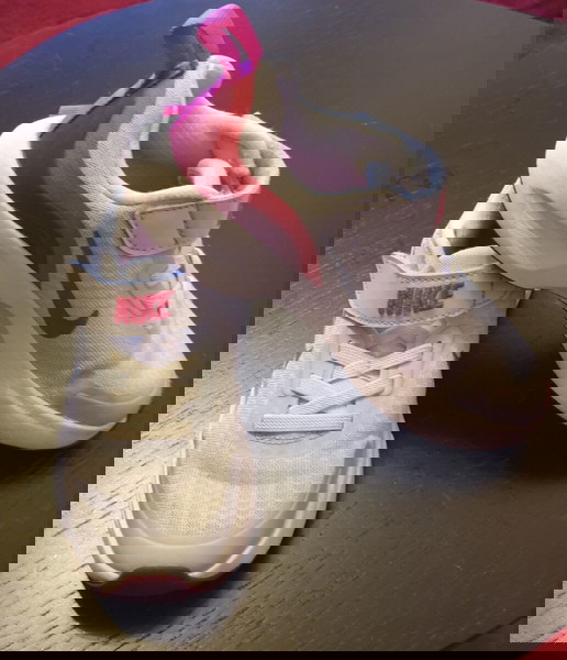 Αθλητικά παπούτσια Nike νούμερο 28