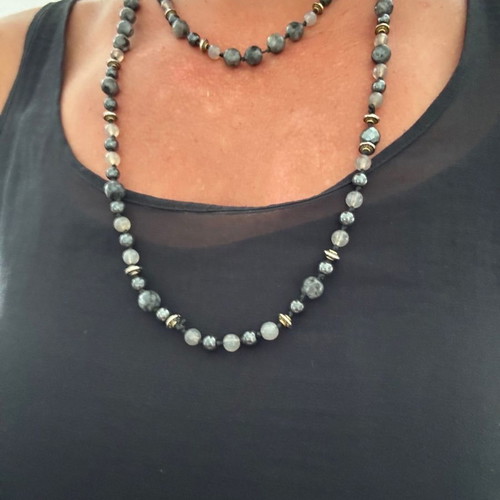 Long necklace with semi-precious stones and gold details new