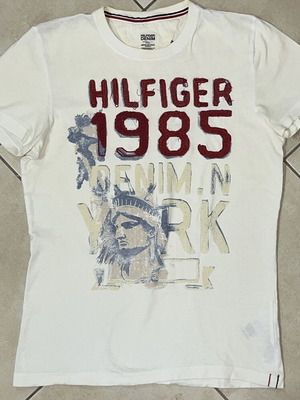 Tommy Hilfiger Denim T-Shirt, white, size S, embroidered Hilfiger 1985 graphic