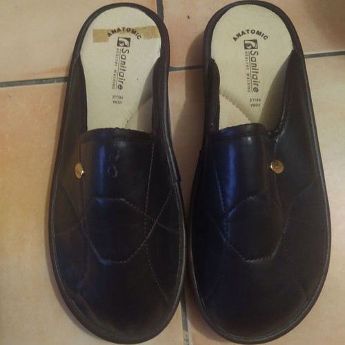 Sanitaire men's slippers size 41 like new, black and brown