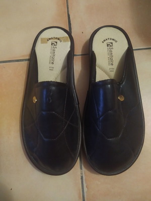 Sanitaire men's slippers size 41 like new, black and brown