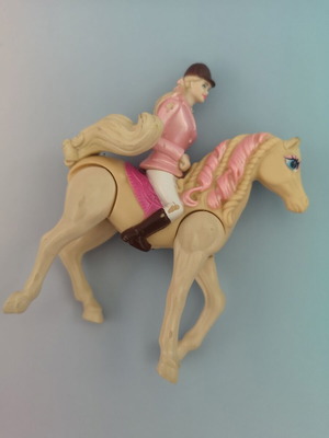 Burger King 2002 Amazone Barbie figure with horse