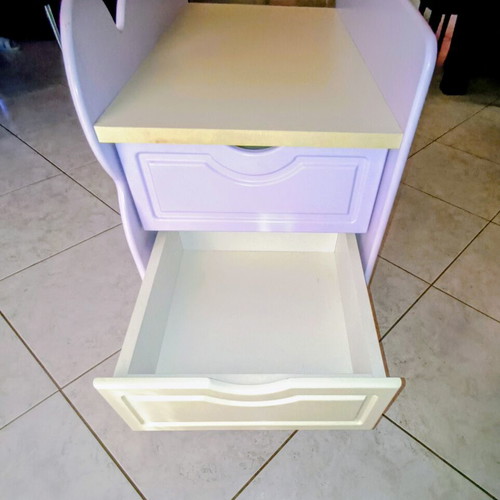 Children's dresser with 3 drawers like new, pastel colors