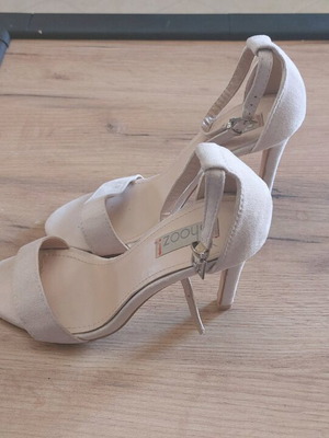 Shooz beige sandals new with thin 9cm heel, size 38