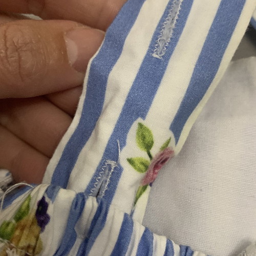 Dress for 5-year-old girl with skirt volume and adjustable straps