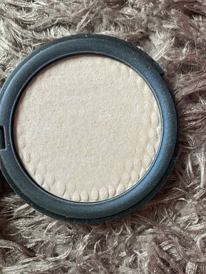 Erre Due powder used, white