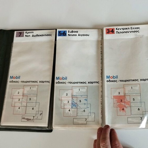 Vintage Pegasus Mobil Oil Case with 4 Tourist Maps 1970 Used