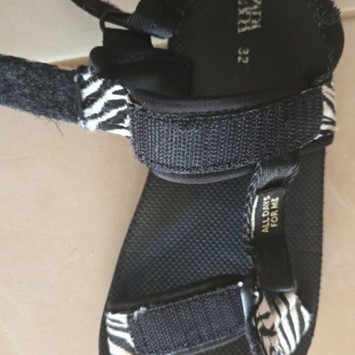 Zara sandals size 32, black