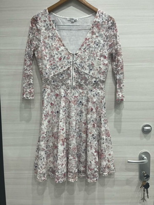 Women's dress used, floral lace with zipper