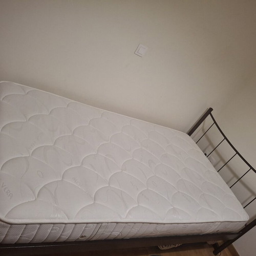 Double bed with anatomical mattress like new 200×110