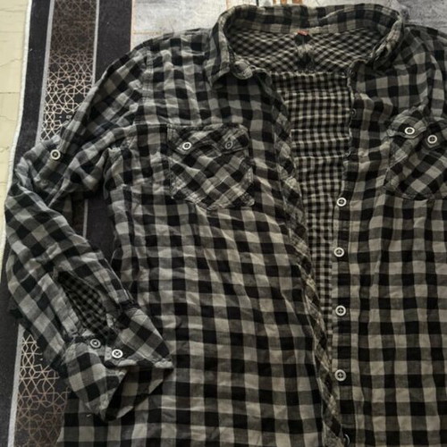 Shirt like new, size M, black and gray