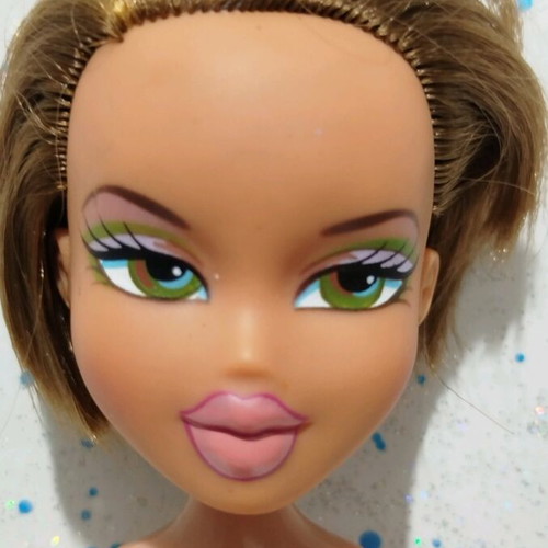 Bratz lot of 4 used damaged dolls for restoration projects