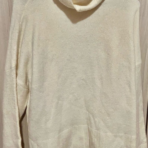 Stradivarius sweater cream color like new, size M