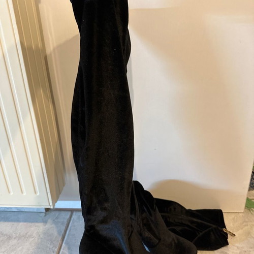 Black velvet over-the-knee boot used, size 37