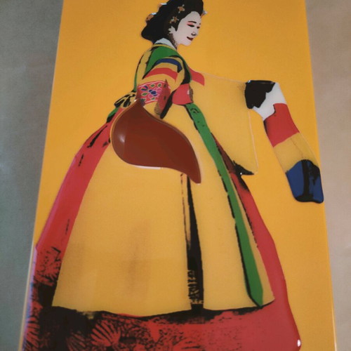 Tissue box like new with Korean traditional dancer design