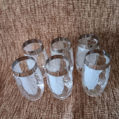 Set of 6 glasses like new