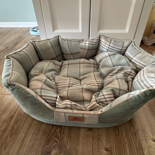 Bed for small dogs used, velour and cotton