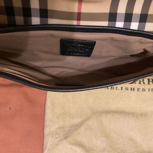 Burberry crossbody bag like new