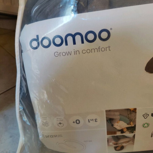 Doomoo Comfy Big Pregnancy and Nursing Pillow like new