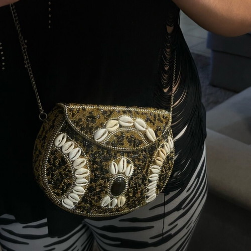 Handmade crossbody bag with shells like new