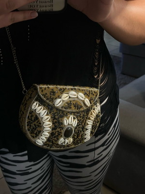 Handmade crossbody bag with shells like new