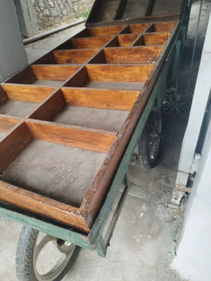 Cart used with three wheels for garden