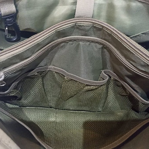 Laessig shoulder bag like new with multiple compartments