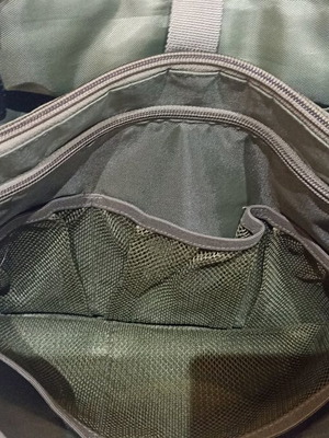 Laessig shoulder bag like new with multiple compartments